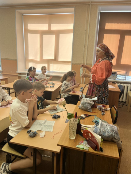 «Лето в дружбе: приключения в пришкольном лагере».